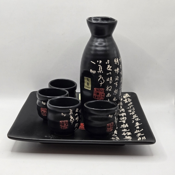 Tougei Japanese Sake Set 6 Piece Decorative Calligraphy - Black and White & Red - Picture 2 of 13